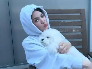 Actress Song Hye Kyo exudes lethal beauty while holding her pet dog