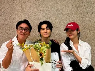 Ryu Seung Ryong and Kim Hye Jun enjoy a date at ONG SUNG WOO's theater