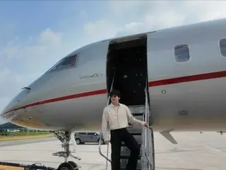 CNBLUE's Jung Yong Hwa is extremely happy on a private jet