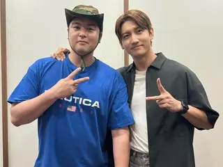 TVXQ's Changmin releases a photo of himself with actor Lee Jang Woo... "Even though he's fat, he's still a handsome guy"
