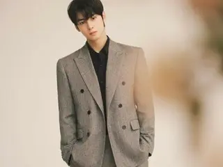 ASTRO's Cha EUN WOO looks more beautiful than flowers in a dandy suit that exudes autumn vibes