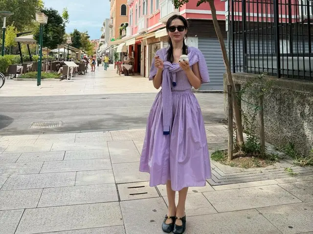 Actress Song Yejin, the goddess of Venice in a light purple dress