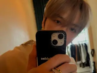 Jaejung looks even more dazzling in the sunlight streaming in through the window... "One fine day"