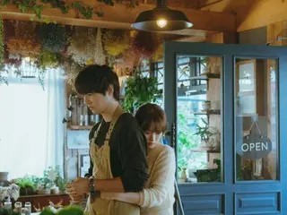 Stills from episodes 3 and 4 of the new TV series "My Youth" have been released... Chun Woo Hee gives Song Joong Ki a back hug!