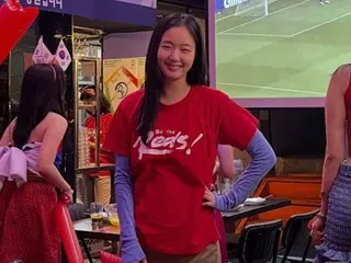 Kim Go-Eun transforms into the Red Devils of 2002... I can almost hear "Taehamingut (Republic of Korea)."