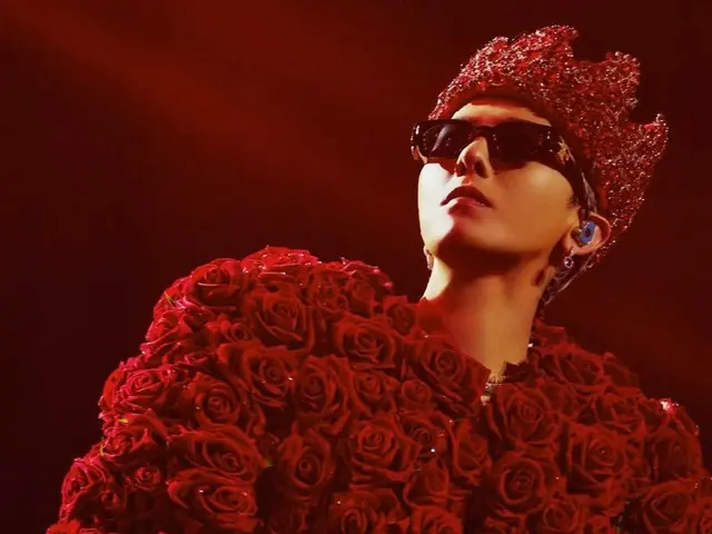 G-DRAGON (BIGBANG) reveals photos from his world tour Los Angeles performance...gorgeous stage costumes