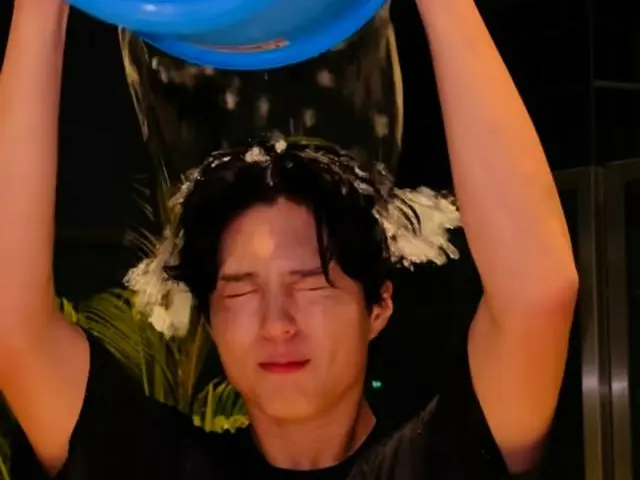 Actor Park Bo-Gum participates in the "Ice Bucket Challenge"... "Nominating Ko Kyung-Pyo, Heo Seong-Tae, and Tae Won-Seok" (video included)