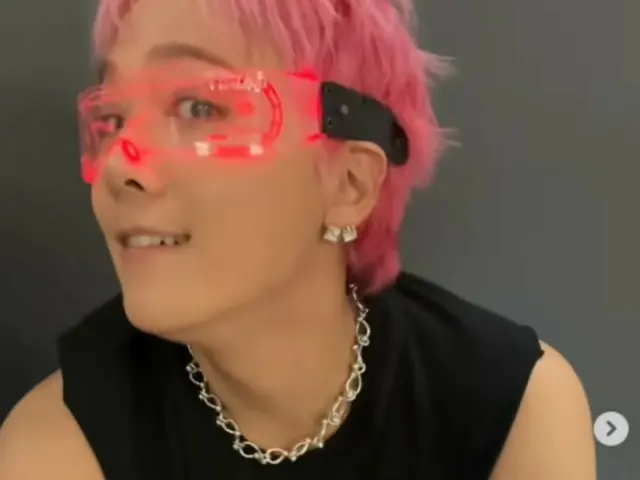 FTISLAND's Lee HONG-KI's rainbow-colored glasses are his favorite? ... "Next stop: Osaka!" (video included)