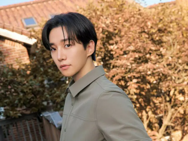 2PM's JUNHO, a simple shirt style full of autumn mood