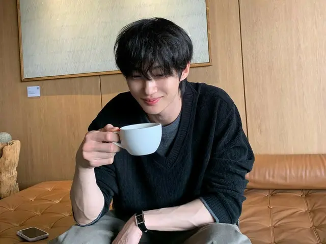 Actor Byeon WooSeok reveals boyfriend shots in autumn... Just enough time for a cup of coffee
