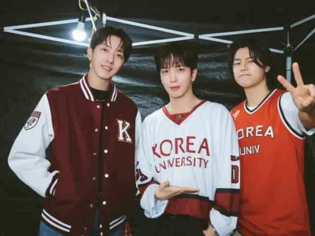 CNBLUE graces the stage at Korea University's school festival