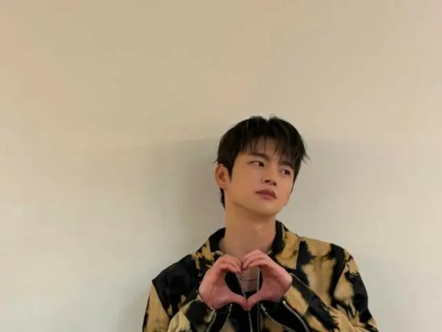 Seo In Guk greets fans with hearts after finishing his Asia Fan Meeting tour