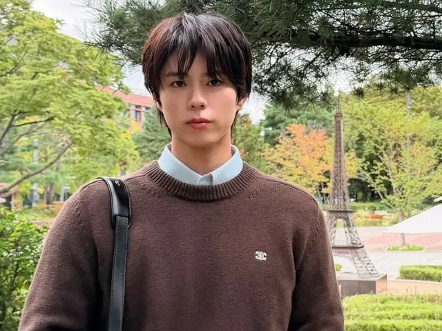 Actor Park BoGum, shining in the autumn sun... Celine Boy