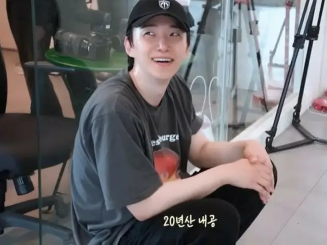 2PM's JUNHO even instructs his colleagues in the choreography scene for "Taepoong Trading Co."... That's why the director must love him too (video included)