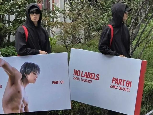 "TOMORROW X TOGETHER" Yeonjun promotes in Seongsu-dong with men dressed in black carrying posters... Solo album visuals revealed
