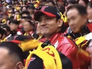 "LG Twins fan" Changmin of "TVXQ" caught in the "general cheering section" instead of the VIP section... a big smile on his face