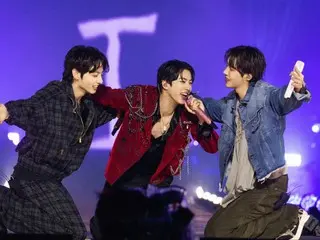 BTS' JIN, J-HOPE & JUNG KOOK take a photo together... Behind the scenes of JIN's encore fan meet