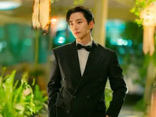 2PM's JUNHO shows his true worth as a "Romance Master" in "Taepyeong Trading Co."