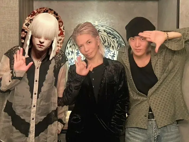 NCT's Yuta releases a gorgeous photo of himself with Japanese artists Hyde and Izumi... "God and God"