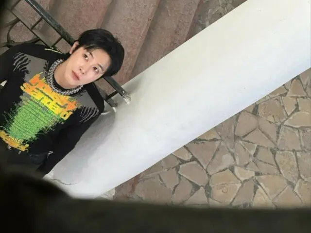 TVXQ's Yunho (U-KNOW) releases behind-the-scenes footage of his new song "Stretch"... Renewing his charm once again