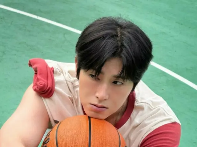 "TVXQ" Yunho (U-KNOW), charming with his languid expression