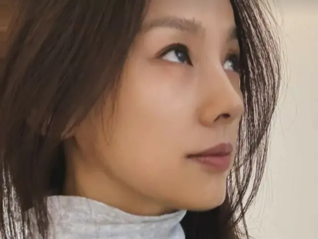 Lee Hyo Ri shows off full makeup for the first time in a while... flawless profile